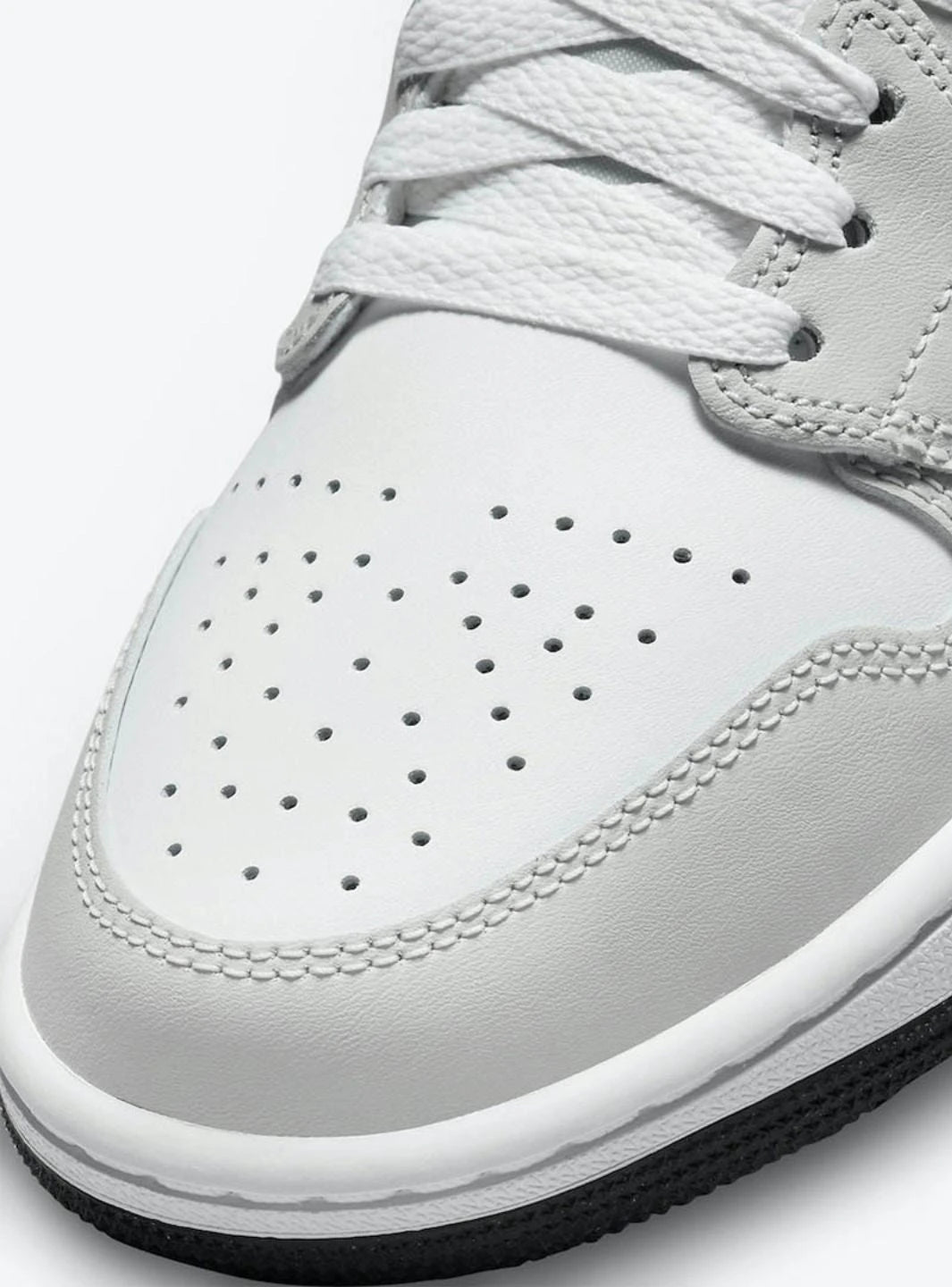 Air Jordan 1 Mid Light Smoke Grey