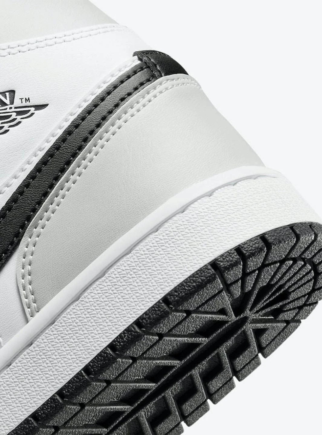 Air Jordan 1 Mid Light Smoke Grey