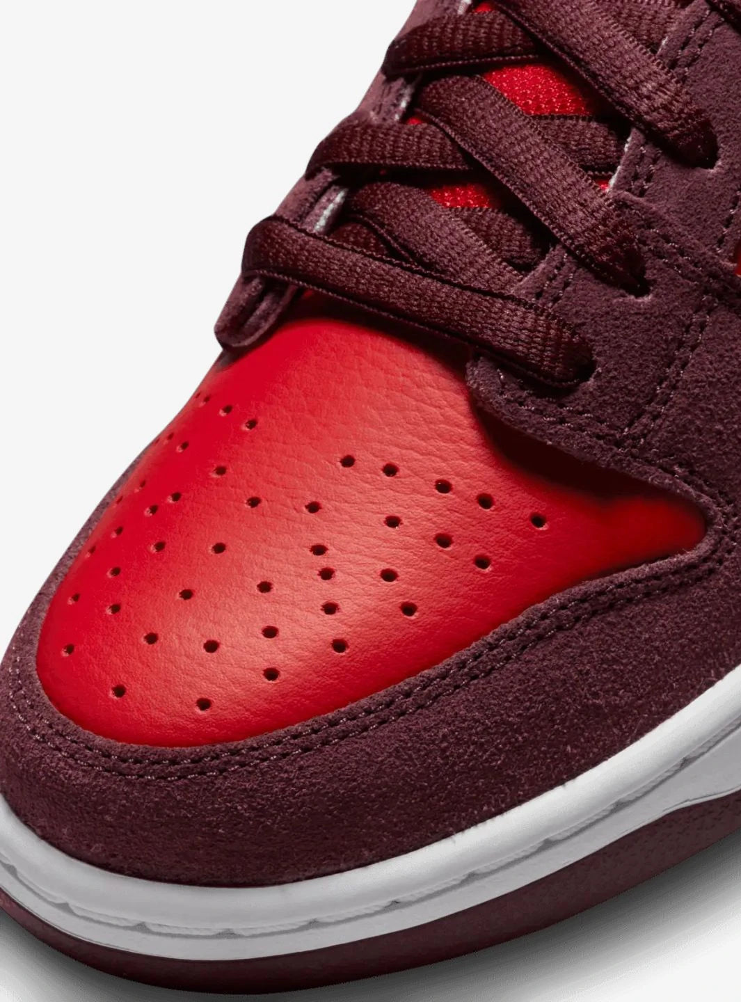 Nike SB Dunk Low Cherry
